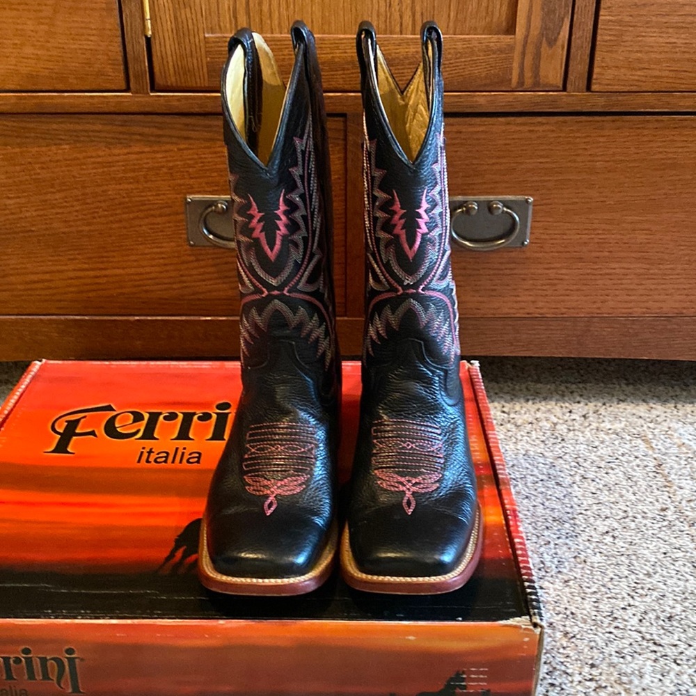 Ferrini Italia ladies western boot. Size 10B